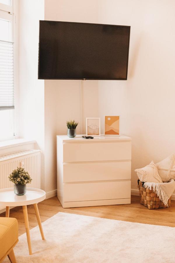 Im Zentrum Mit Parkplatz & Neuem Badezimmer Apartment *